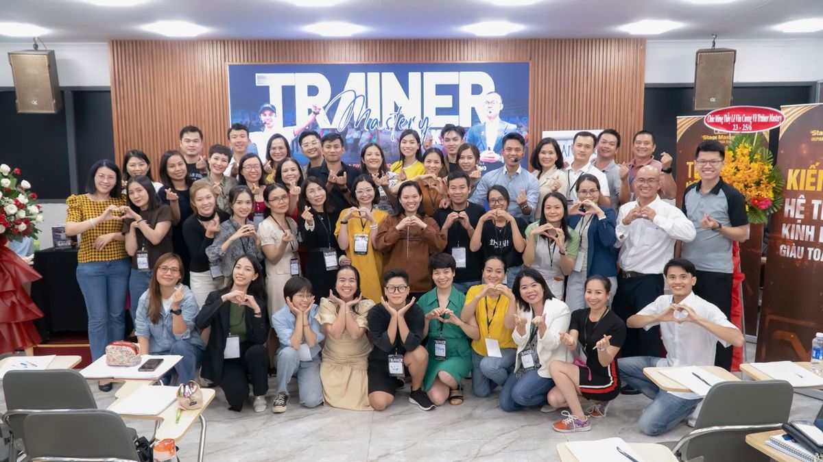 Ảnh tập thể học viên một lớp Trainer